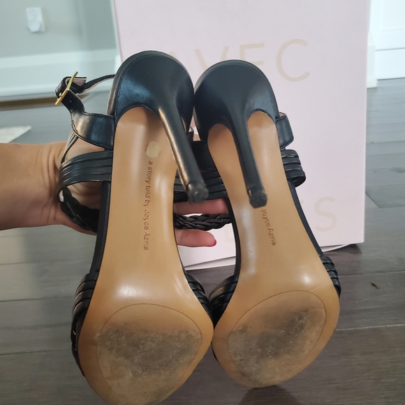 Leather heels A Story told by Joyce Azria - Picture 5 of 6